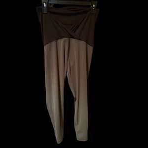 Isabel Maternity by Ingrid and Isabel. Adorable Maternity Leggings, size Medium